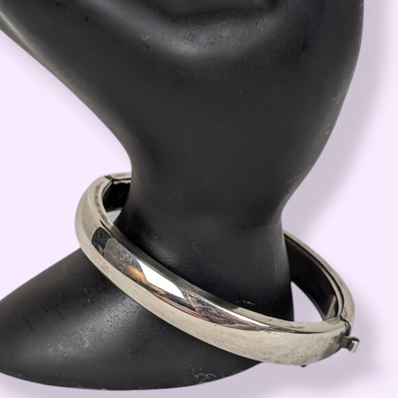 V. Locking Metal Hinge Bracelet - Picture 1 of 5